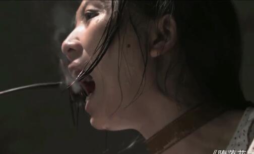 《丧尸大战僵尸》美女带领国产僵尸团灭丧尸-艾尤社