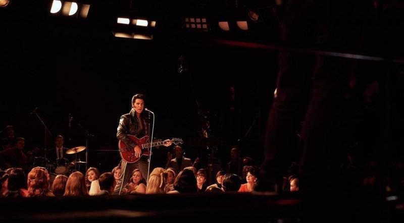 【影评】《猫王艾维斯》缤纷绚丽的歌舞场面,巨星的起伏人生 猫王艾维斯 电影剧照