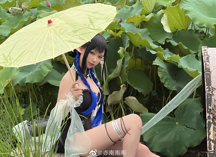 微博(亦南南南)COSER《荷塘月色》美图系列写真-艾尤社
