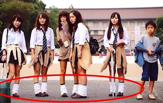 为什么日本女生的腿型普遍较弯？-艾尤社
