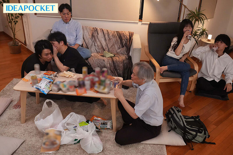 これはレ×プじゃない…あくまで合意の下のSEX…だよなww 宅飲みで同級生達に廻された巨乳美女。 全員遠慮なしの里出し。「女1人で参加したのが間違いでした…」 桜空もも 2