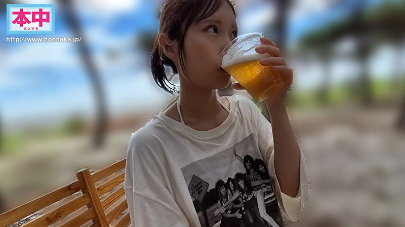 たぶん僕の事を好きなバイト先の妹みたいな女の子に海デートに誘われた。 無邪気に遊ぶ姿が可愛いけど、女としては意識してなかったのに 若いおっぱいで(推定Eカップ)時々、無意識誘惑してくるので、なんかこの娘とHできるならしたくなってきて、ビーチにテン… 鈴の家りん 2